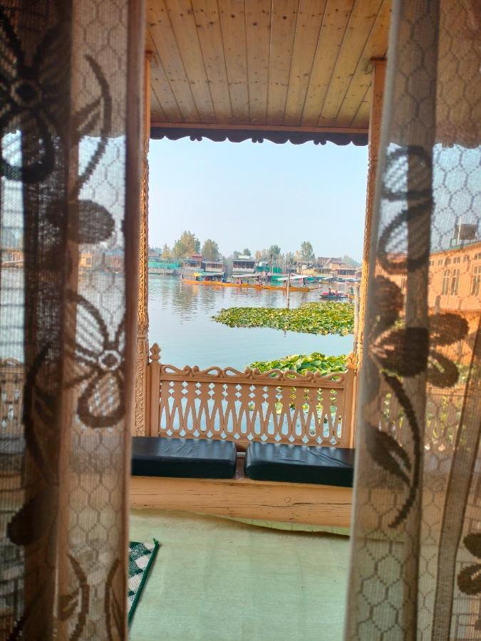 Lala Rukh Group Of Houseboats Otel Srīnagar Dış mekan fotoğraf