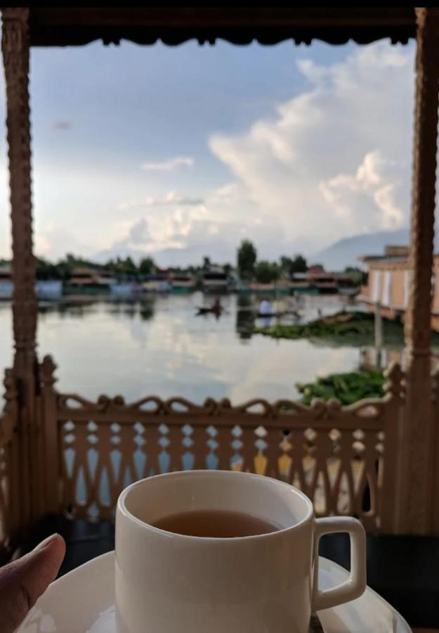 Lala Rukh Group Of Houseboats Otel Srīnagar Dış mekan fotoğraf