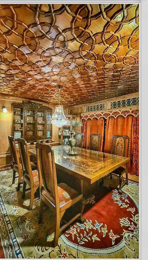 Lala Rukh Group Of Houseboats Otel Srīnagar Dış mekan fotoğraf