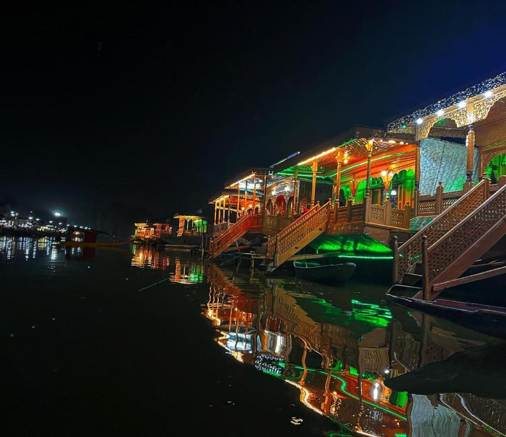 Lala Rukh Group Of Houseboats Otel Srīnagar Dış mekan fotoğraf