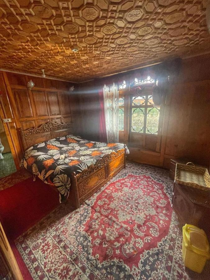 Lala Rukh Group Of Houseboats Otel Srīnagar Dış mekan fotoğraf