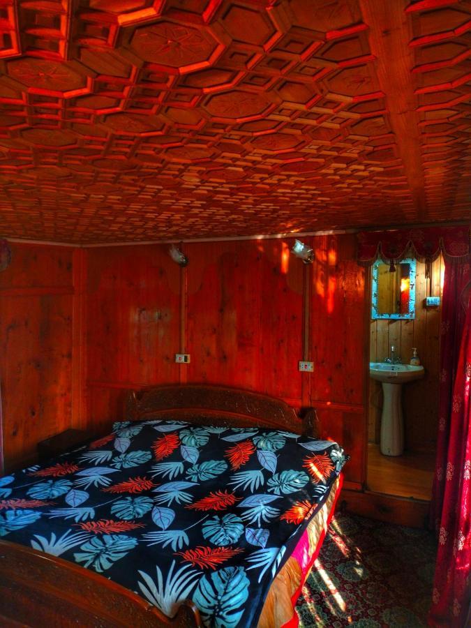 Lala Rukh Group Of Houseboats Otel Srīnagar Dış mekan fotoğraf