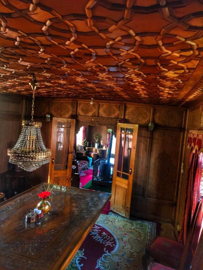 Lala Rukh Group Of Houseboats Otel Srīnagar Dış mekan fotoğraf