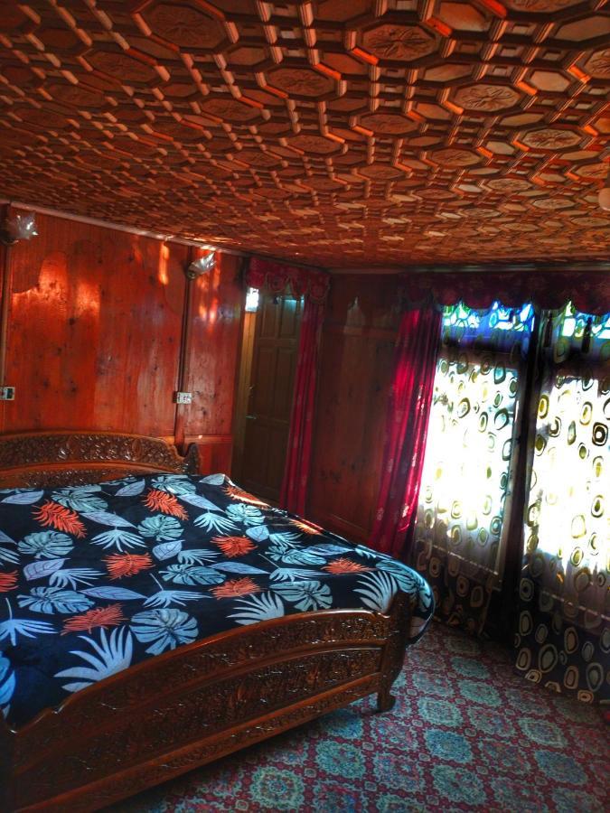 Lala Rukh Group Of Houseboats Otel Srīnagar Dış mekan fotoğraf