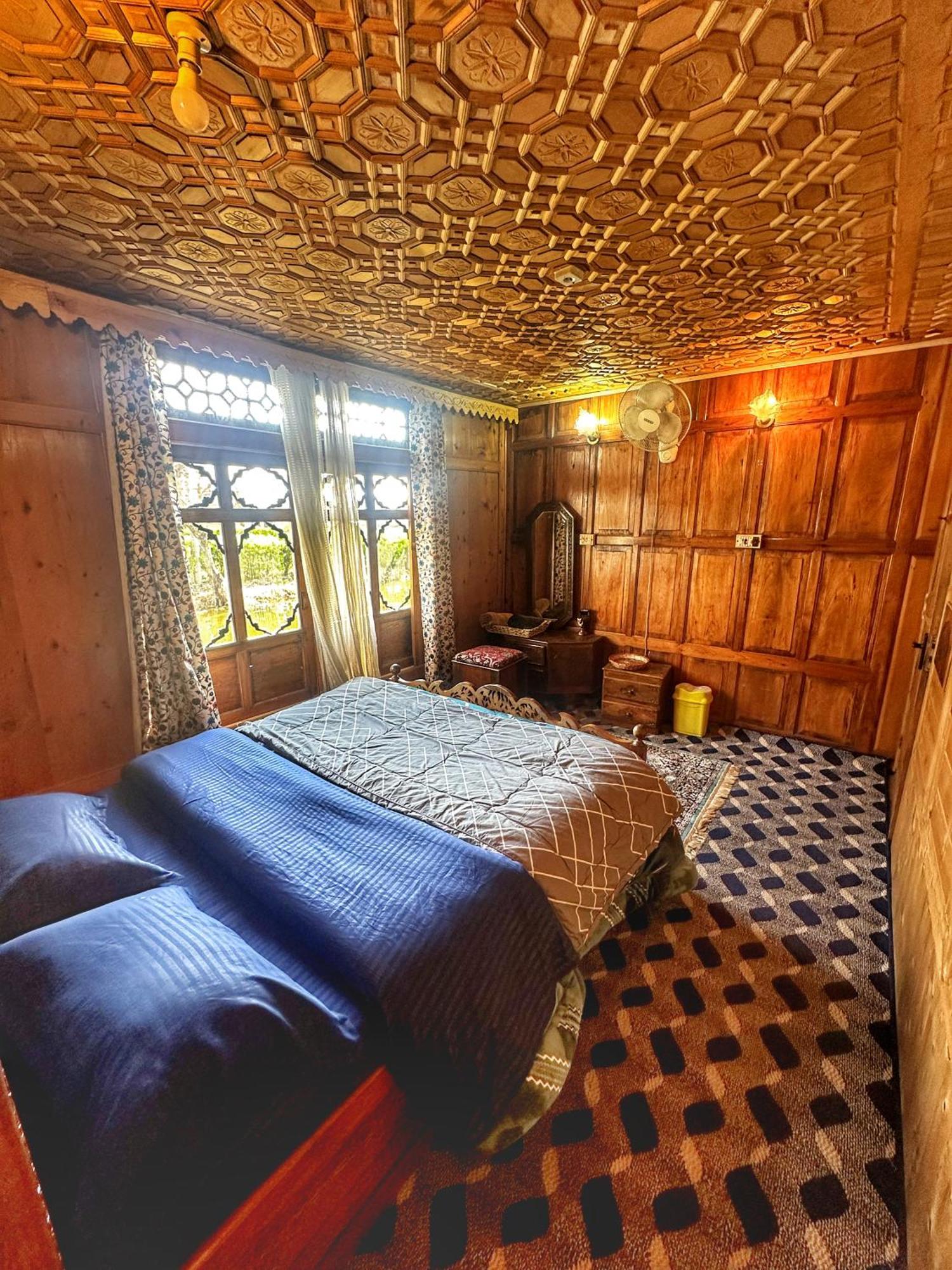 Lala Rukh Group Of Houseboats Otel Srīnagar Dış mekan fotoğraf