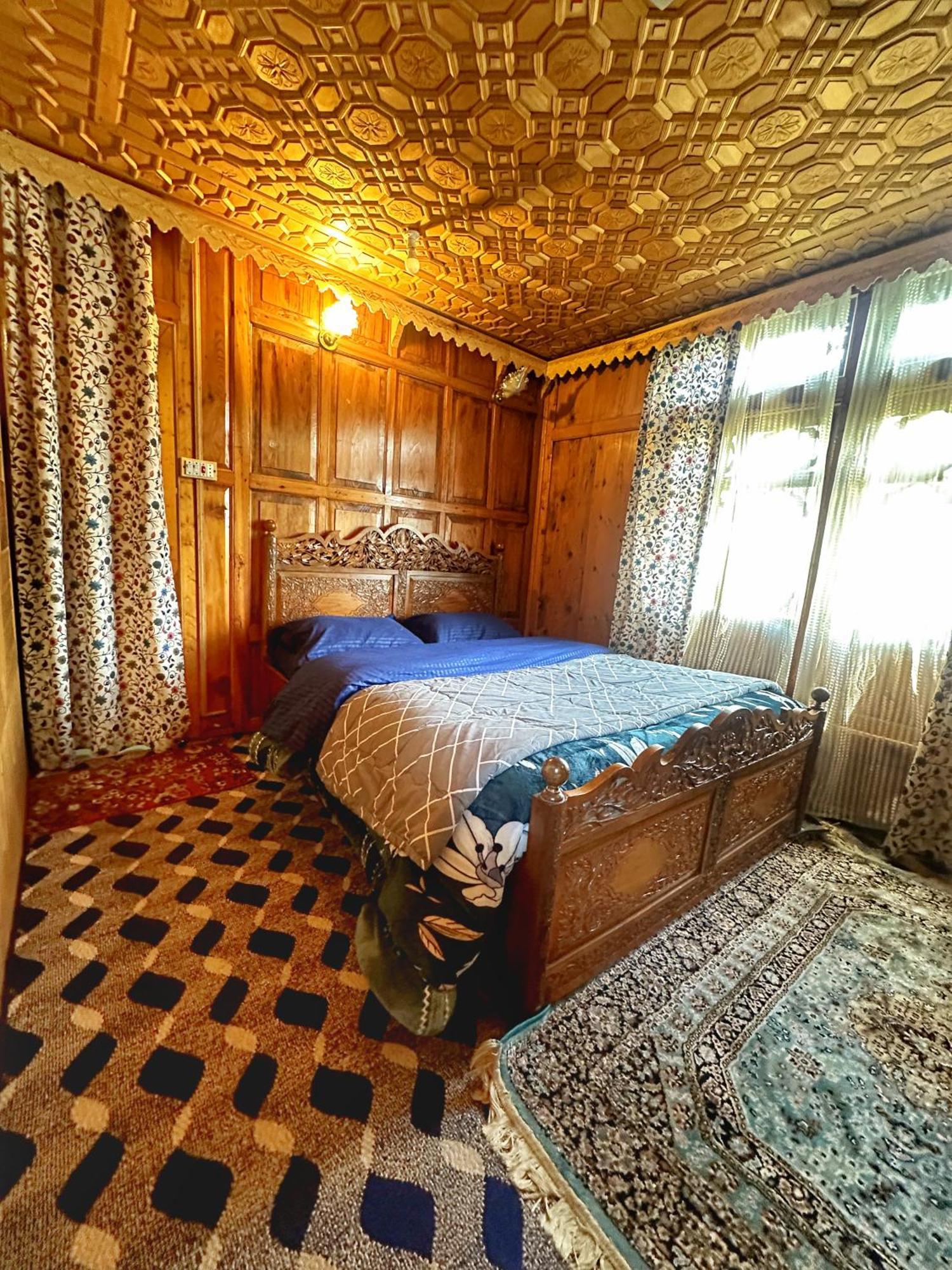 Lala Rukh Group Of Houseboats Otel Srīnagar Dış mekan fotoğraf