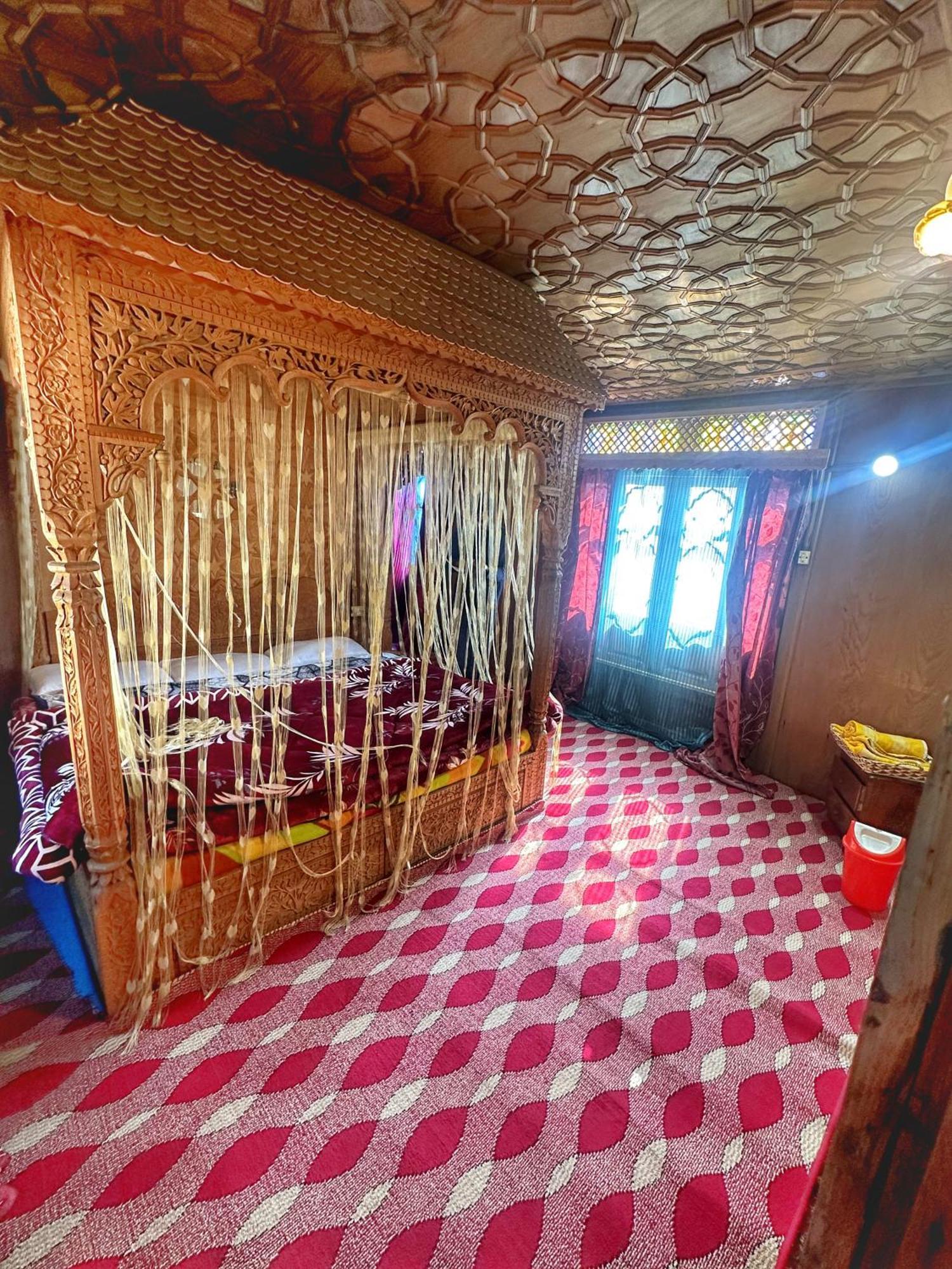 Lala Rukh Group Of Houseboats Otel Srīnagar Dış mekan fotoğraf